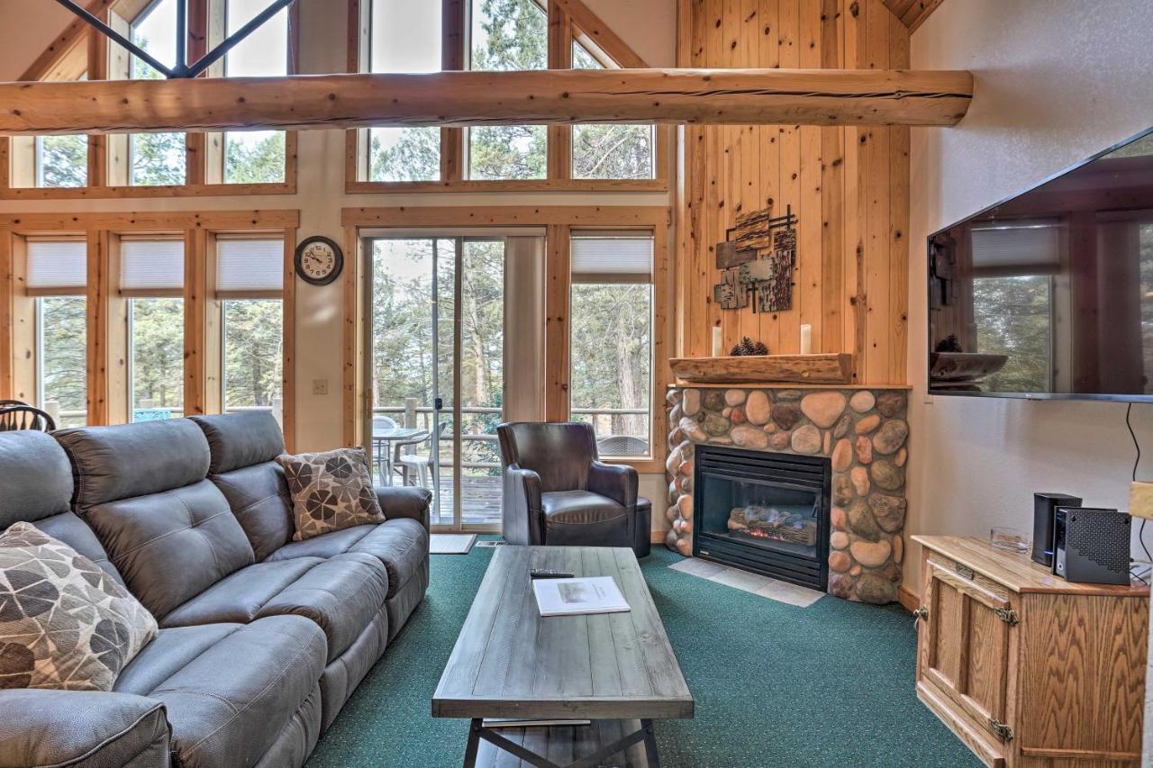 Chalet At Running Y Resort With Wraparound Deck! Klamath Falls Exterior foto