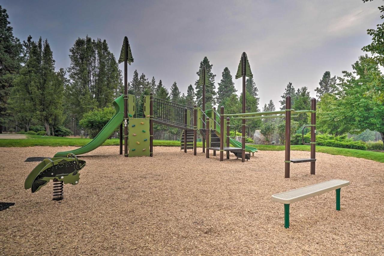 Chalet At Running Y Resort With Wraparound Deck! Klamath Falls Exterior foto