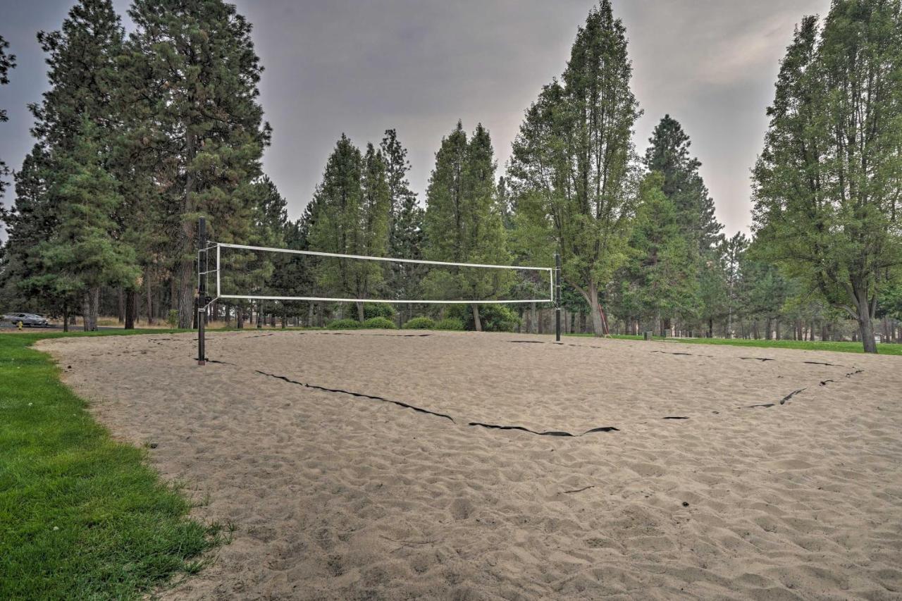 Chalet At Running Y Resort With Wraparound Deck! Klamath Falls Exterior foto