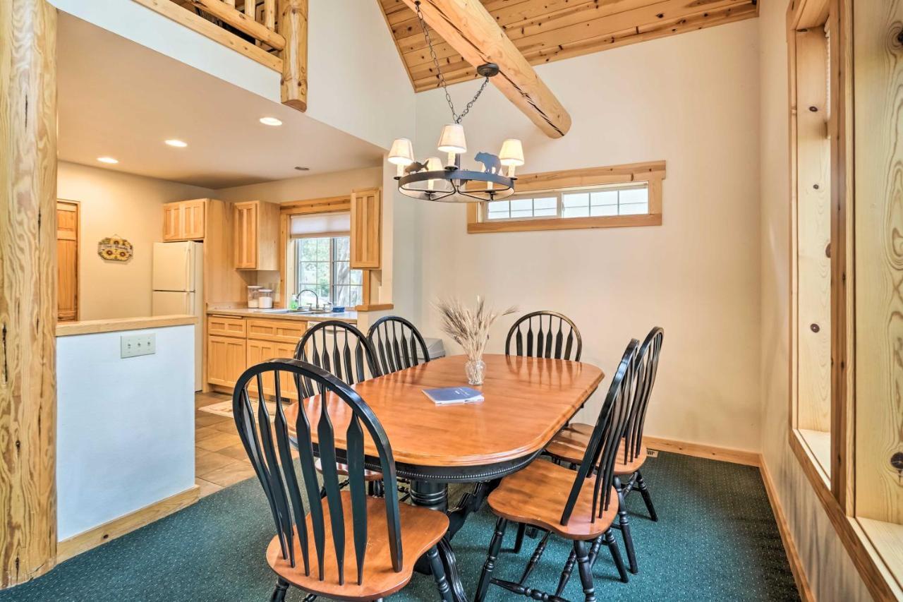 Chalet At Running Y Resort With Wraparound Deck! Klamath Falls Exterior foto