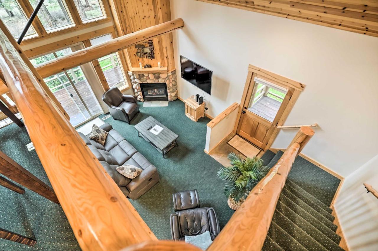 Chalet At Running Y Resort With Wraparound Deck! Klamath Falls Exterior foto